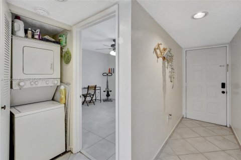 Condo in Pembroke Pines, Florida, 2 bedrooms  № 1712401 - photo 17