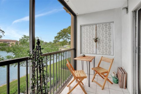 Condo in Pembroke Pines, Florida, 2 bedrooms  № 1712401 - photo 5