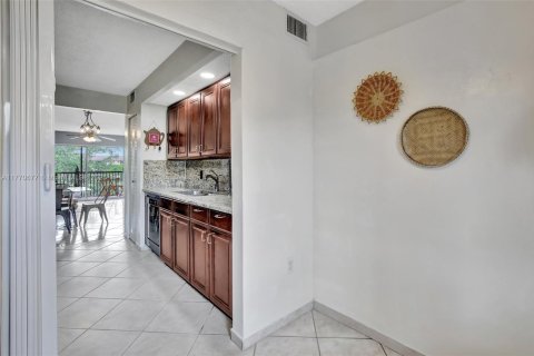 Condo in Pembroke Pines, Florida, 2 bedrooms  № 1712401 - photo 11