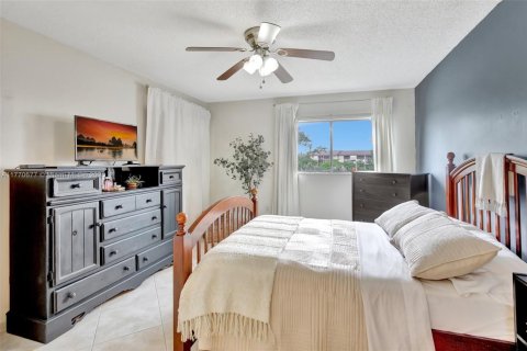 Condo in Pembroke Pines, Florida, 2 bedrooms  № 1712401 - photo 19