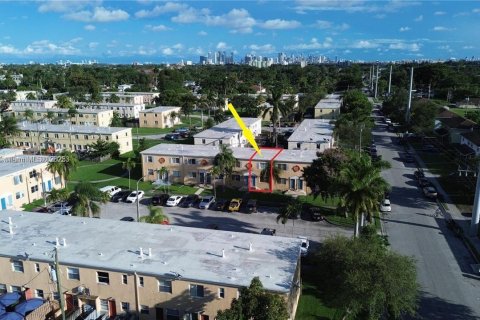Condo in Miami, Florida, 2 bedrooms  № 1823710 - photo 1