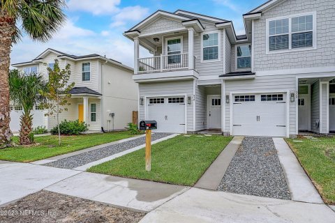 House in Jacksonville Beach, Florida 4 bedrooms, 187.48 sq.m. № 766734 - photo 1