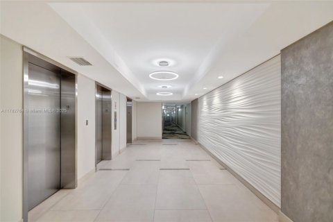 Condominio en venta en Hollywood, Florida, 1 dormitorio, 82.03 m2 № 1731617 - foto 28