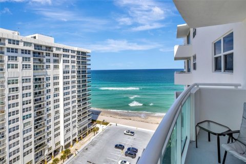 Condominio en venta en Hollywood, Florida, 1 dormitorio, 82.03 m2 № 1731617 - foto 2