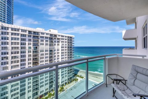 Condominio en venta en Hollywood, Florida, 1 dormitorio, 82.03 m2 № 1731617 - foto 19