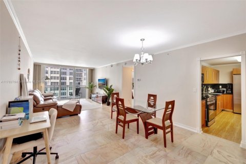Condominio en venta en Hollywood, Florida, 1 dormitorio, 82.03 m2 № 1731617 - foto 1