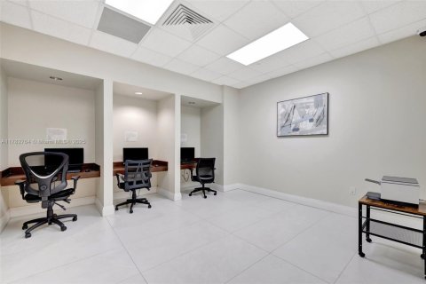 Condominio en venta en Hollywood, Florida, 1 dormitorio, 82.03 m2 № 1731617 - foto 18