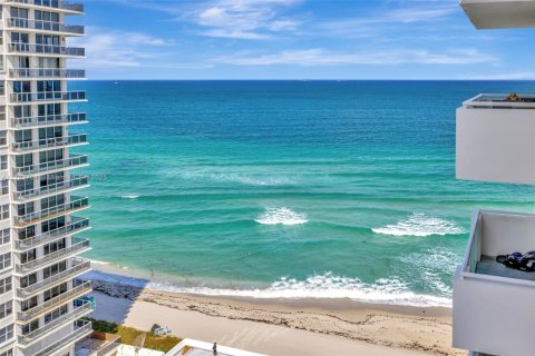 Condominio en venta en Hollywood, Florida, 1 dormitorio, 82.03 m2 № 1731617 - foto 3