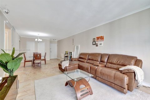 Condominio en venta en Hollywood, Florida, 1 dormitorio, 82.03 m2 № 1731617 - foto 11