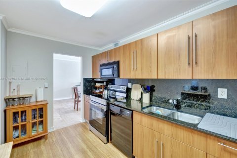 Condominio en venta en Hollywood, Florida, 1 dormitorio, 82.03 m2 № 1731617 - foto 15