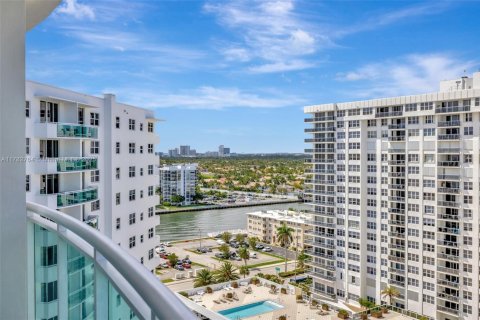 Condominio en venta en Hollywood, Florida, 1 dormitorio, 82.03 m2 № 1731617 - foto 26