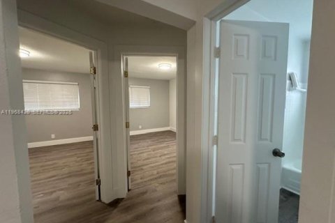 Immobilier commercial à vendre à Fort Lauderdale, Floride: 248.33 m2 № 2031981 - photo 10