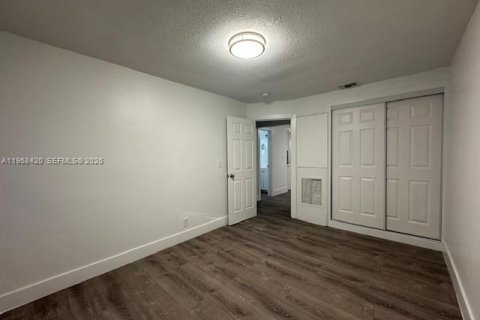 Immobilier commercial à vendre à Fort Lauderdale, Floride: 248.33 m2 № 2031981 - photo 2