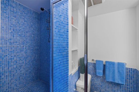 Condo in Surfside, Florida, 1 bedroom  № 1774365 - photo 9