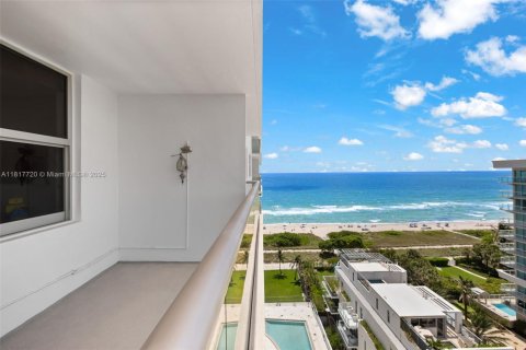 Condo in Surfside, Florida, 1 bedroom  № 1774365 - photo 14