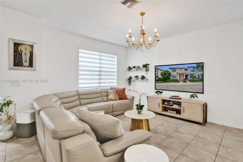 Townhouse in Hollywood, Florida 3 bedrooms, 145.02 sq.m. № 2068099 - photo 7