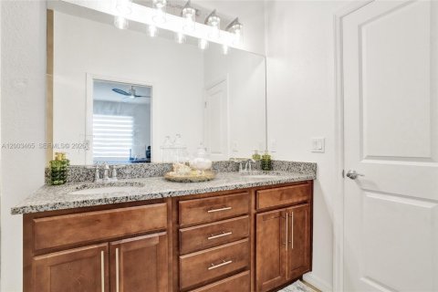 Townhouse in Hollywood, Florida 3 bedrooms, 145.02 sq.m. № 2068099 - photo 29