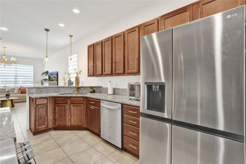 Townhouse in Hollywood, Florida 3 bedrooms, 145.02 sq.m. № 2068099 - photo 12