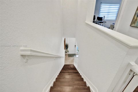 Townhouse in Hollywood, Florida 3 bedrooms, 145.02 sq.m. № 2068099 - photo 20