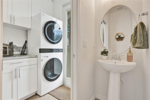 Townhouse in Hollywood, Florida 3 bedrooms, 145.02 sq.m. № 2068099 - photo 19