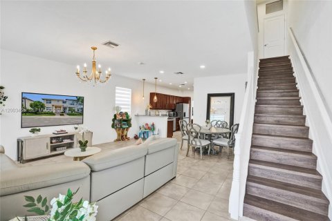 Townhouse in Hollywood, Florida 3 bedrooms, 145.02 sq.m. № 2068099 - photo 10