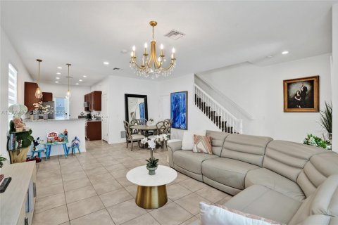 Townhouse in Hollywood, Florida 3 bedrooms, 145.02 sq.m. № 2068099 - photo 5