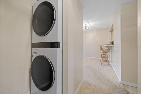 Condo in New Port Richey, Florida, 2 bedrooms  № 2379207 - photo 27