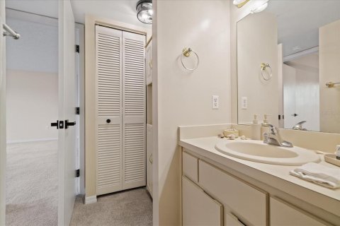 Condo in New Port Richey, Florida, 2 bedrooms  № 2379207 - photo 21