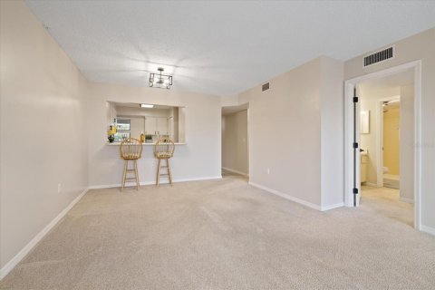 Condo in New Port Richey, Florida, 2 bedrooms  № 2379207 - photo 11