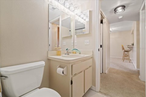 Condo in New Port Richey, Florida, 2 bedrooms  № 2379207 - photo 26