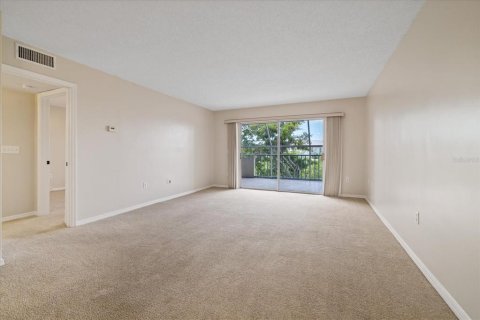 Condo in New Port Richey, Florida, 2 bedrooms  № 2379207 - photo 13