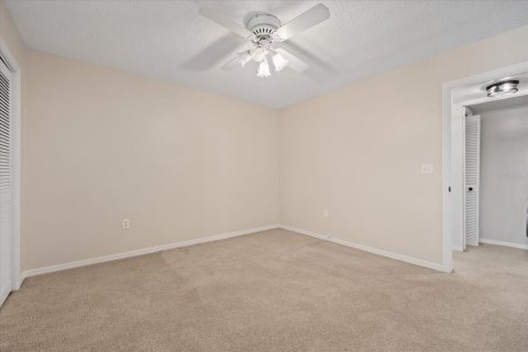 Condo in New Port Richey, Florida, 2 bedrooms  № 2379207 - photo 23