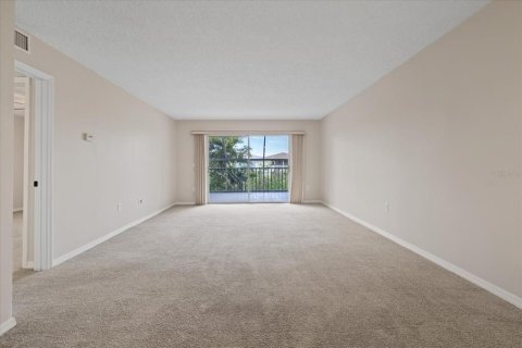 Condo in New Port Richey, Florida, 2 bedrooms  № 2379207 - photo 12