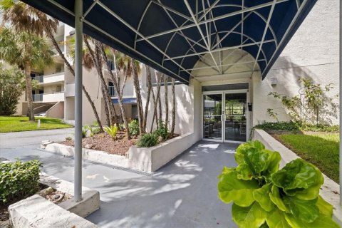 Condo in New Port Richey, Florida, 2 bedrooms  № 2379207 - photo 7