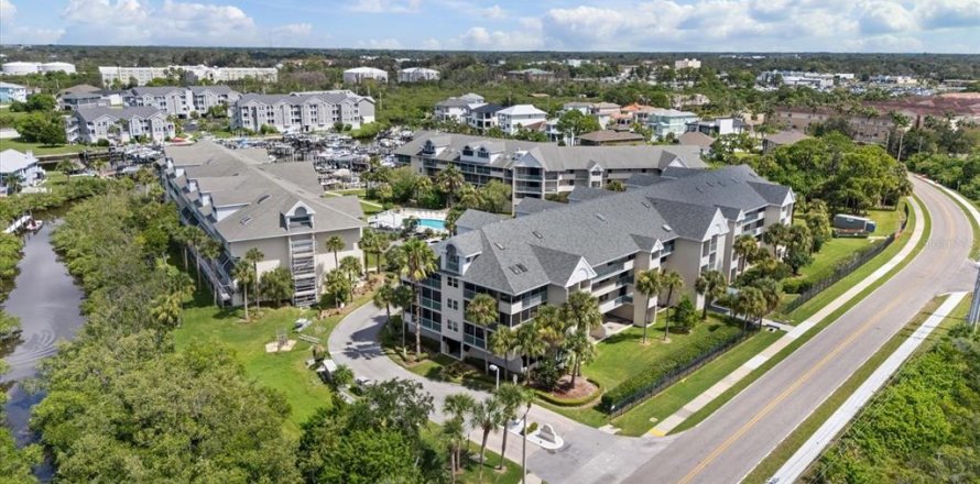 Condo in New Port Richey, Florida, 2 bedrooms  № 2379207