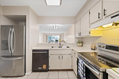 Condo in New Port Richey, Florida, 2 bedrooms  № 2379207 - photo 16