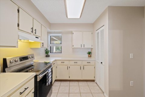 Condo in New Port Richey, Florida, 2 bedrooms  № 2379207 - photo 17