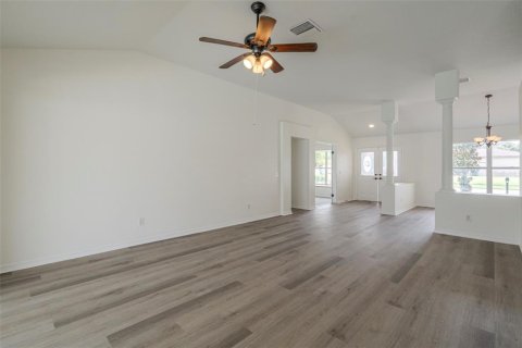 House in Valrico, Florida 4 bedrooms, 183.76 sq.m. № 1918077 - photo 12