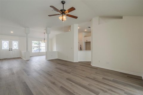 House in Valrico, Florida 4 bedrooms, 183.76 sq.m. № 1918077 - photo 13
