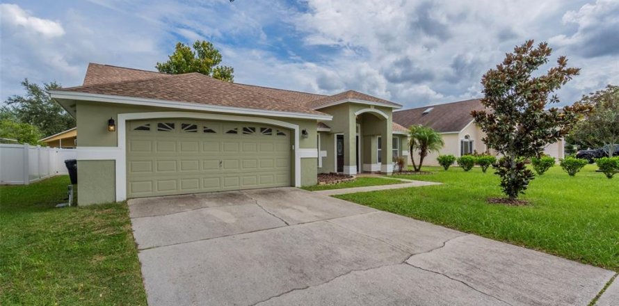 House in Valrico, Florida 4 bedrooms, 183.76 sq.m. № 1918077