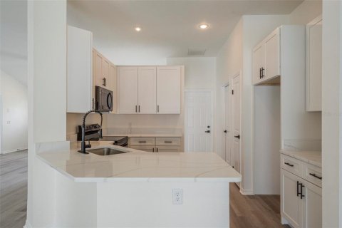 House in Valrico, Florida 4 bedrooms, 183.76 sq.m. № 1918077 - photo 17
