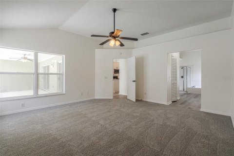 House in Valrico, Florida 4 bedrooms, 183.76 sq.m. № 1918077 - photo 25