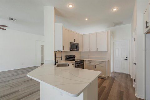 House in Valrico, Florida 4 bedrooms, 183.76 sq.m. № 1918077 - photo 18