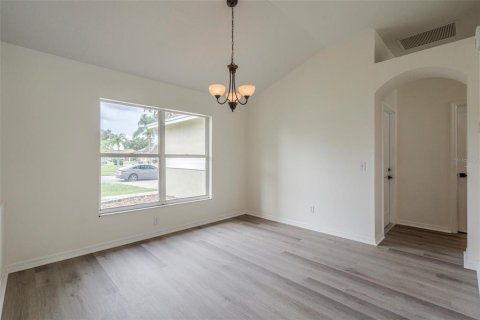 House in Valrico, Florida 4 bedrooms, 183.76 sq.m. № 1918077 - photo 14