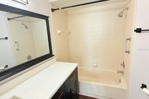 Condo in Orlando, Florida, 2 bedrooms  № 1916470 - photo 12