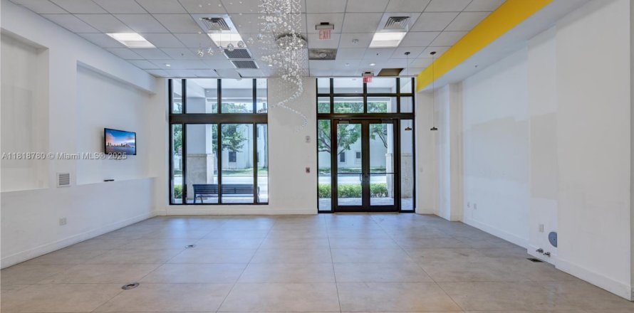 Commercial property in Coral Gables, Florida № 1888867
