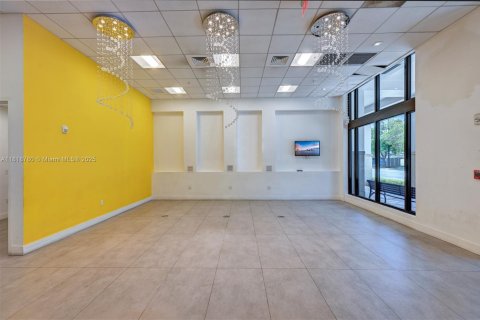 Commercial property in Coral Gables, Florida № 1888867 - photo 2