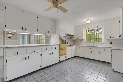 House in Bartow, Florida 6 bedrooms, 442.21 sq.m. № 2201550 - photo 10