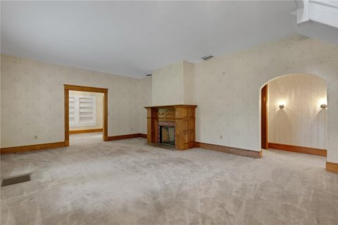 House in Bartow, Florida 6 bedrooms, 442.21 sq.m. № 2201550 - photo 5