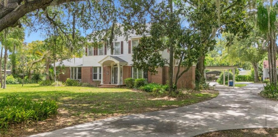 House in Bartow, Florida 6 bedrooms, 442.21 sq.m. № 2201550